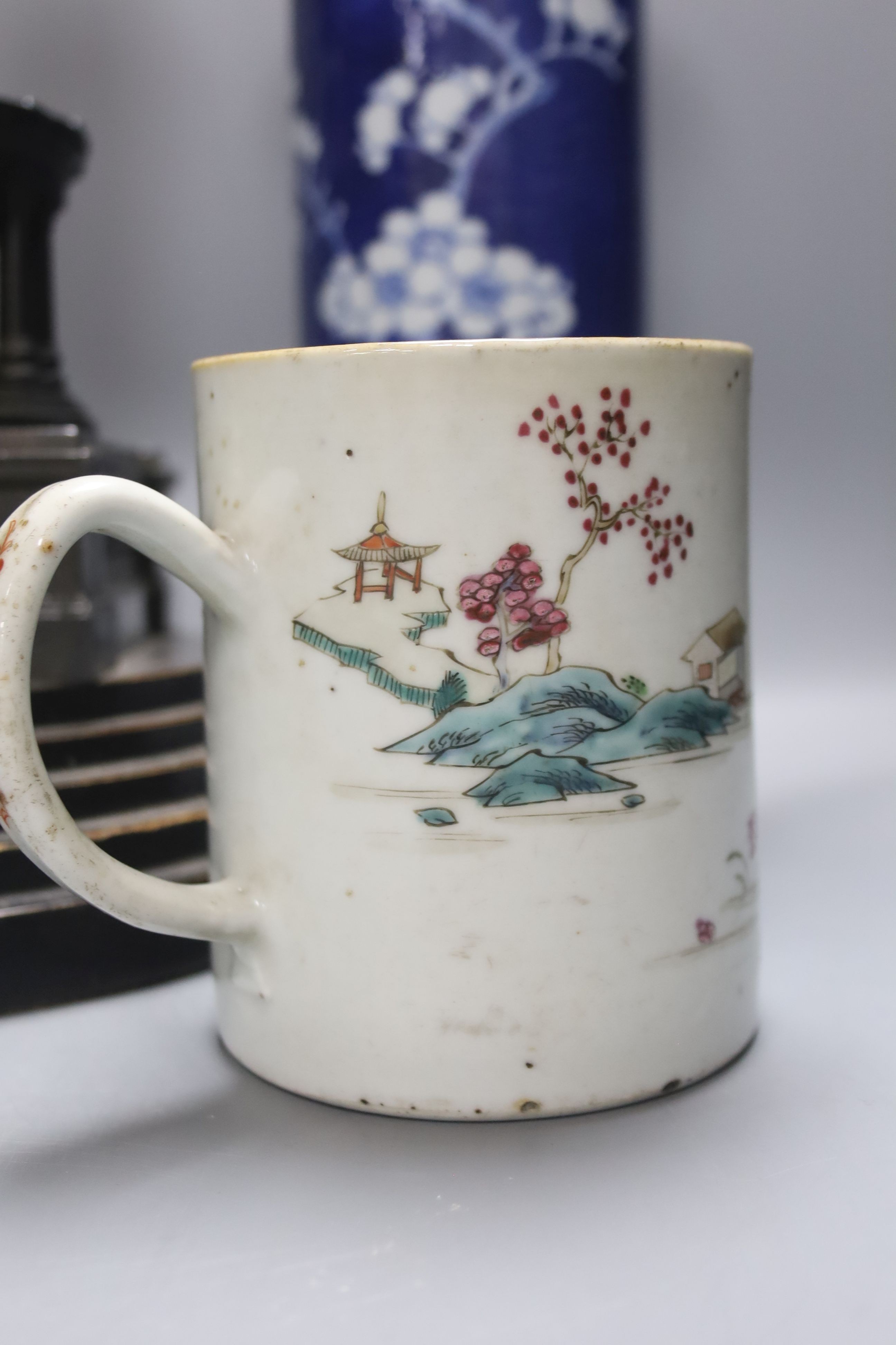 An 18th century Chinese famille rose mug, a Chinese Imari tea caddy and two Chinese blue and white sleeve vases 30cm (4)